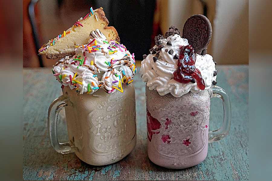 Delicious Blueberry and Cheesecake Freak Shakes for protein lovers.