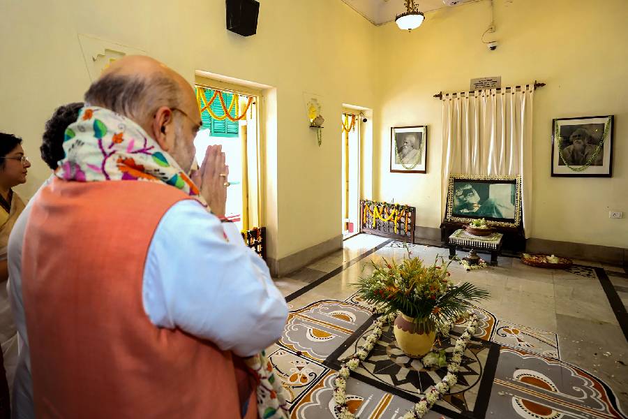 In the evening, Shah will attend a cultural programme at Science City to celebrate the birth anniversary of Tagore, organised by 'Khola Hawa', a socio-cultural body based in West Bengal.