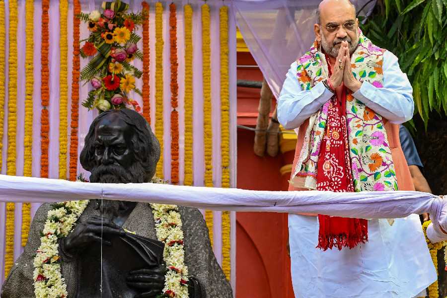 Amit Shah ji paid floral tributes to Kabiguru Rabindranath Tagore. He garlanded the statue and visited the room where Tagore stayed. The home minister also spoke to officials there, who informed him about the historical importance of the place, said a state BJP leader.