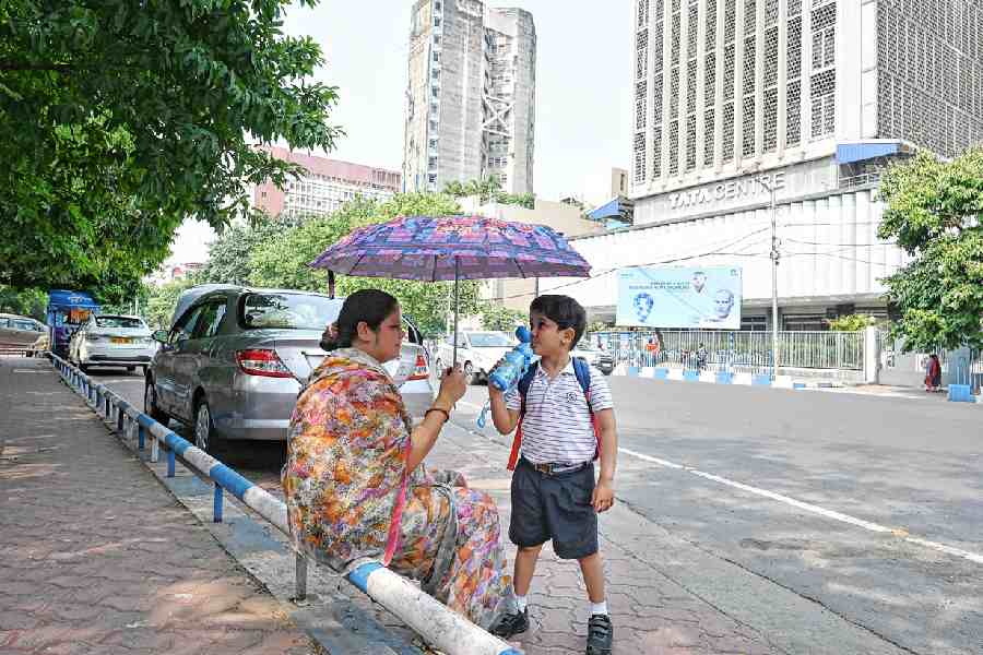 Brace for more hot, sweaty days in Kolkata