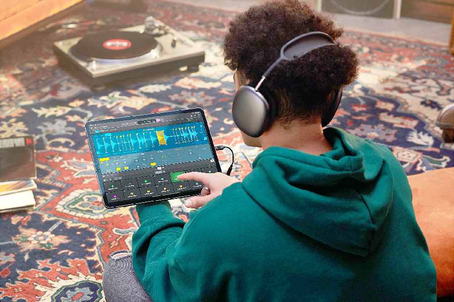 Reimagined for the modern generation of creators, Logic Pro for iPad puts the power of professional music creation at a person’s fingertips