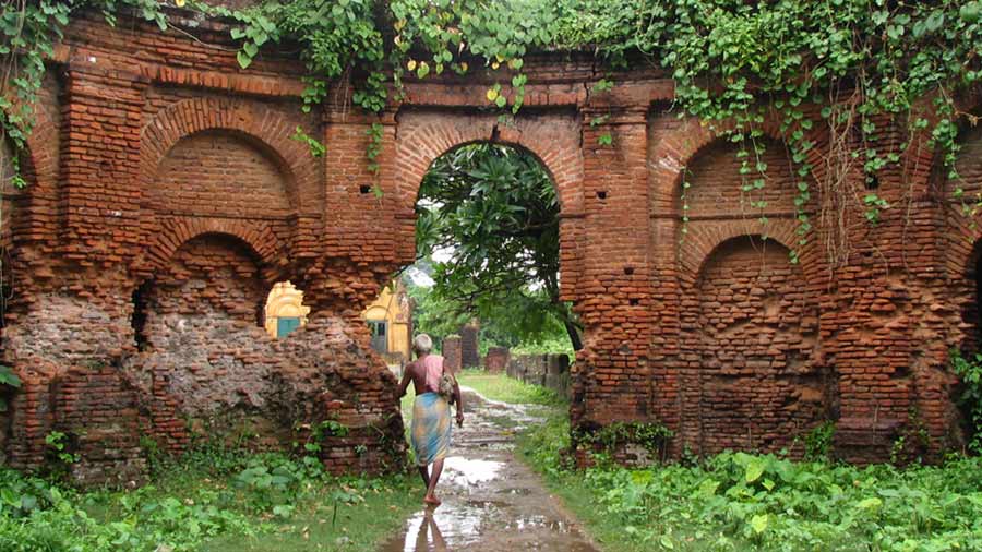 The interior walls of the fortification made by Rameshwar Datta Roy at Bansberia
