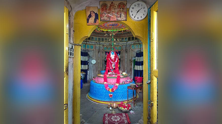  The devi’s idol at Hanseswari temple