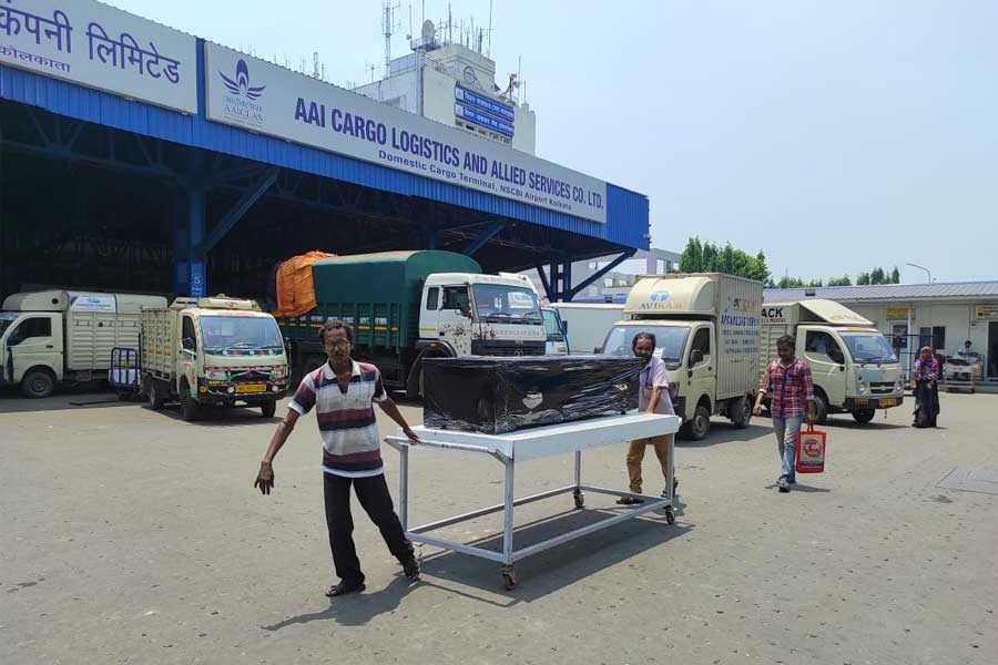 Sk Sahed's body arrives in a coffin at the domestic cargo terminal at the NSCBI Airport, Calcutta on Thursday morning.