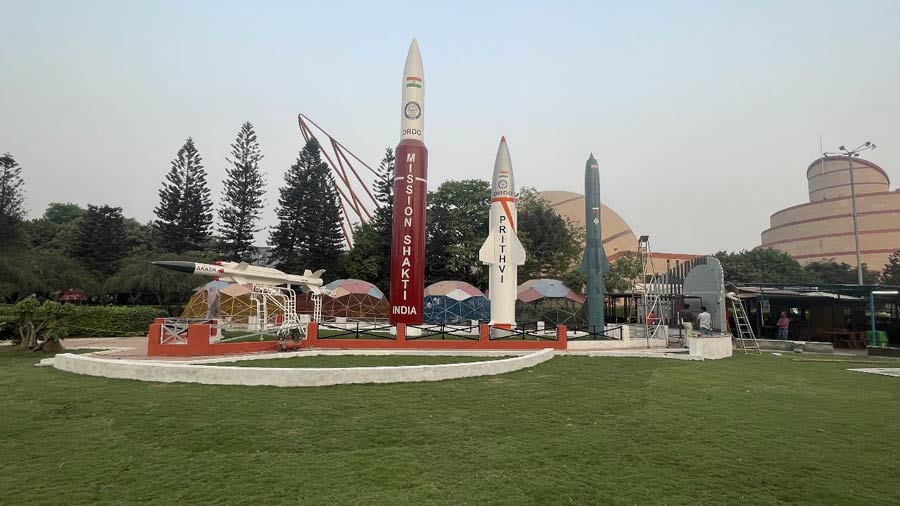 On the National Technology Day, a “Missile Park” was inaugurated at the Science City. The park has been designed and developed to showcase the (missile) development programme of the country through life-size replicas of missiles. Visitors can take a breath-taking view of the life-size models of six flagship missiles of India, namely BrahMos, Prithvi, Mission Shakti, Akash, Astra and Nag. An added attraction of the park is a statue of India’s Missile Man and former President of India, late Dr A P J Abdul Kalam, who had spearheaded India’s missile development programme during its nascent years. An audio commentary automatically starts to give an overview of the Indian missile programme the moment the visitor stands in front of his statue