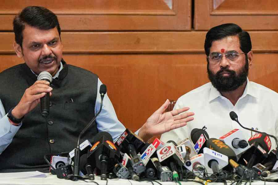 Maharashtra Government | Eknath Shinde, Devendra Fadnavis Hold Late ...