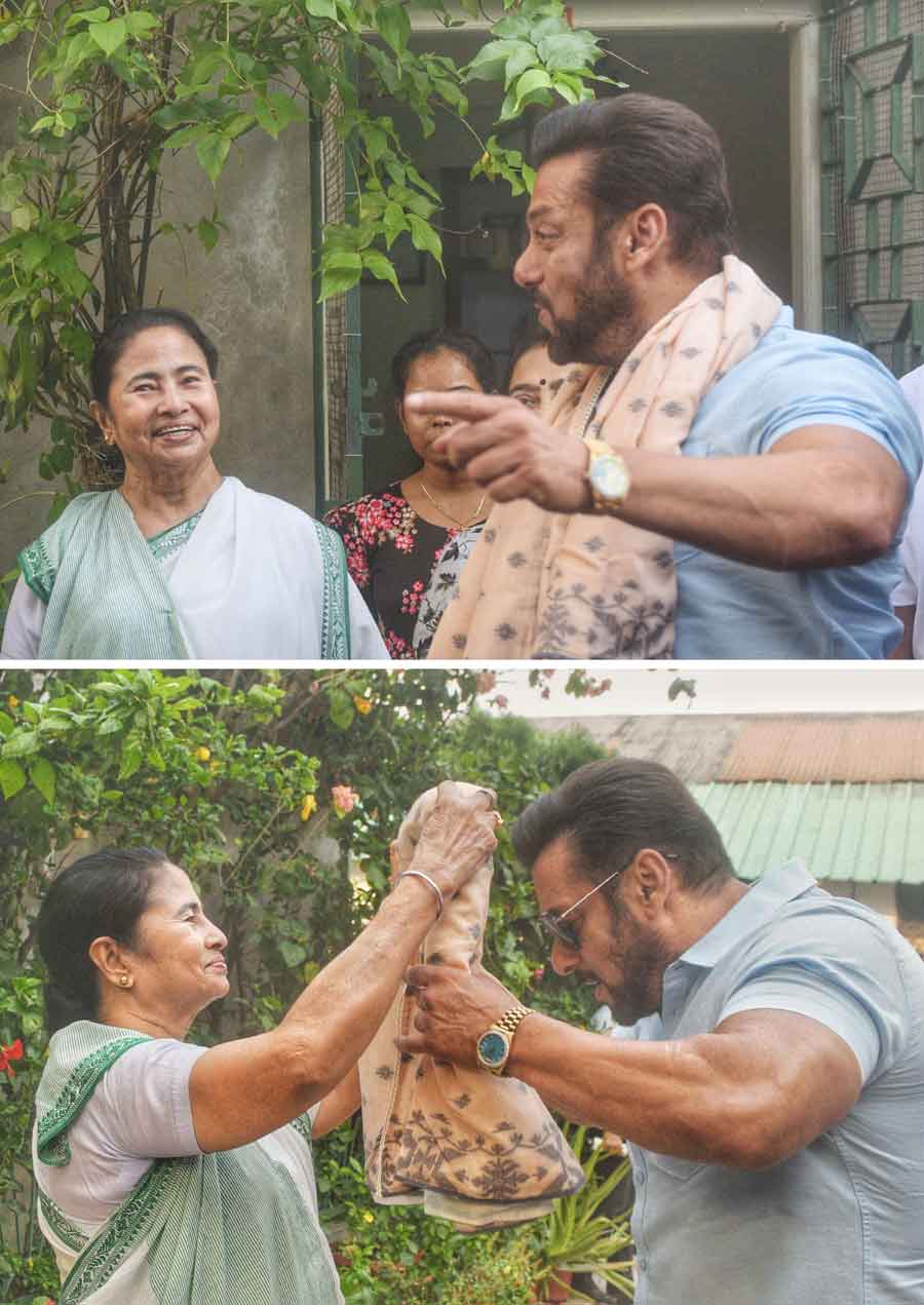 Bollywood superstar Salman Khan on Saturday met West Bengal Chief Minister Mamata Banerjee in Kolkata on Saturday ahead of his concert which is set to take place at the East Bengal Club ground later in the evening. The meeting took place at the CM’s residence at Kalighat. The actor received a warm welcome from the CM. Mamata greeted Salman with a traditional gamchha. Salman had earlier landed in Kolkata on Friday evening for his Da-Bangg tour. He was accompanied by Prabhu Deva, Jacqueline Fernandez and Aayush Sharma