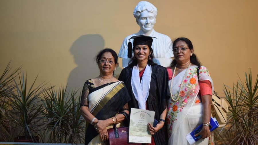 Jaya Das with (centre) her daughter Treja and (Right) her sister Kakoli