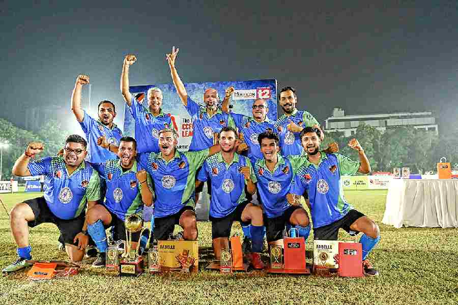 Jalinga Hockey was in high spirits and posed for the camera as the runners-up for the league.