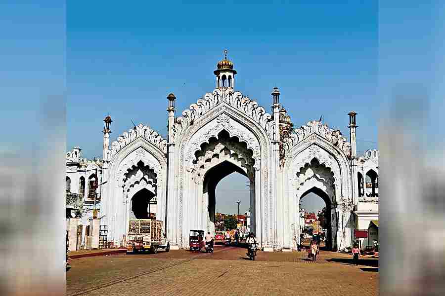 The famed Husainabad Gate in front of Chhota Imambara.