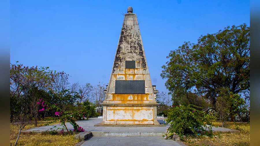 Obelisk of Raymond’s Tomb in Hyderabad