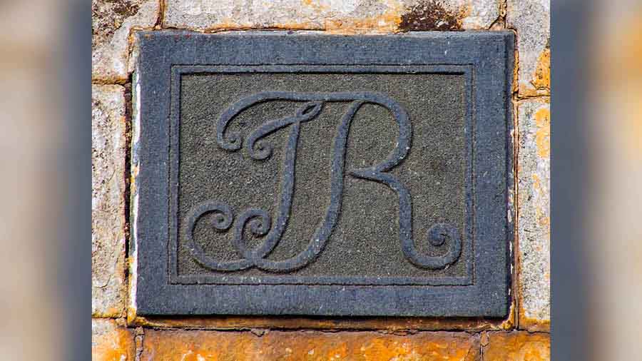 The initials 'JR' on the obelisk of Raymond’s Tomb