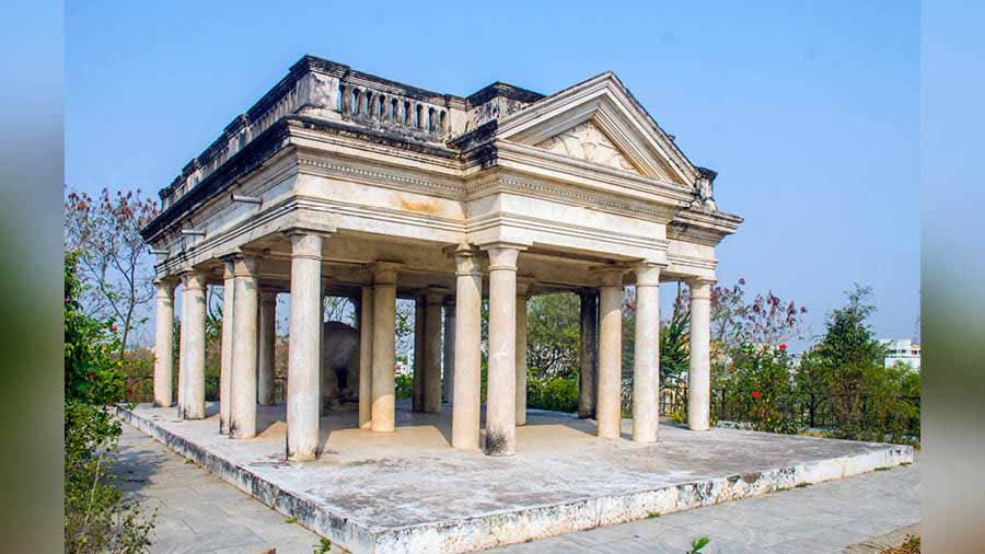 The pavilion housing the mortal remains of Raymond 