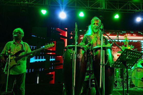 Soumitro Ray, the lead singer of Bhoomi, announced that it was the band's 1830th performance. 