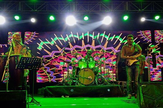 An enraptured audience danced and swayed to hits from the band such as Teesta Parey, Phagooner Mohonaye, Lalpaharir Deshe Ja, and Pocha Kaka, which formed a fitting conclusion to the fest. 