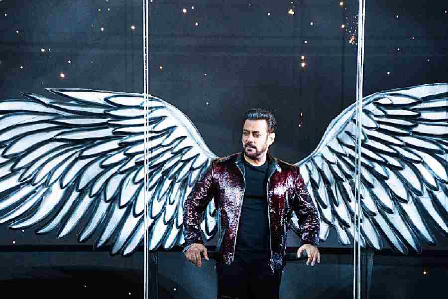 Megastar Salman Khan entered via a hanging podium with fireworks that immediately rippled a sea of "Salman! Salman!" chants amongst the crowd. The audio-visual clip right before his entry tracked his career from day one till now and was indeed a special one to watch.