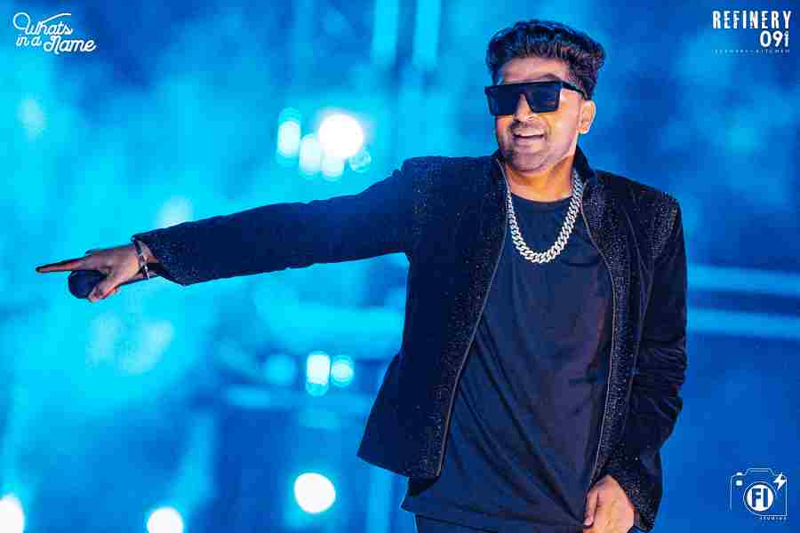 Guru Randhawa spoke of his love for Calcutta by singing his famous track Lagdi Lahore di and improvised it by calling it Lagdi Kalkatte di. The crowd happily sang along.