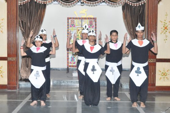 The students and teachers came together to put up a metaphoric performance of the dance drama of Tagore, 'Tasher Desh'