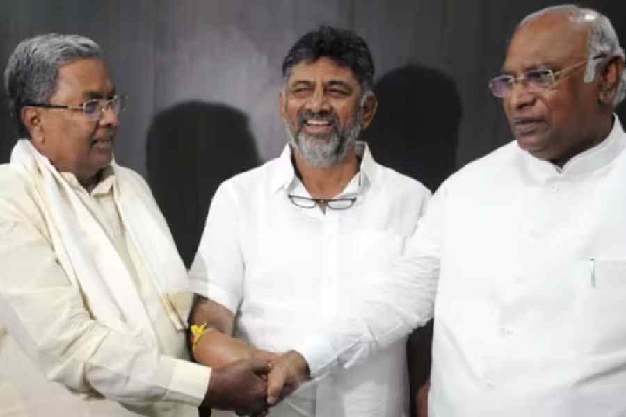 Race For Karnataka Cm Post Siddaramaiah Shivakumar Meet Cong Chief Kharge Trendradars