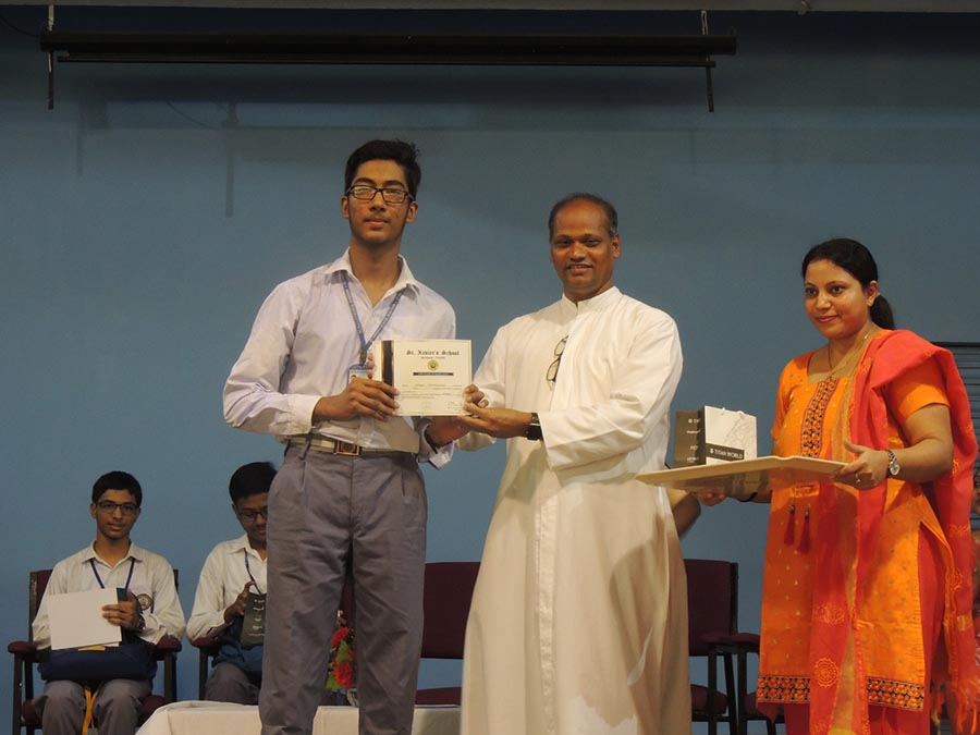 ICSE national topper from Bengal, Sambit Mukhopadhyay of St Xavier’s School, Burdwan was felicitated on Tuesday by principal Fr Dr Maria Joseph Savariappan SJ at the school 