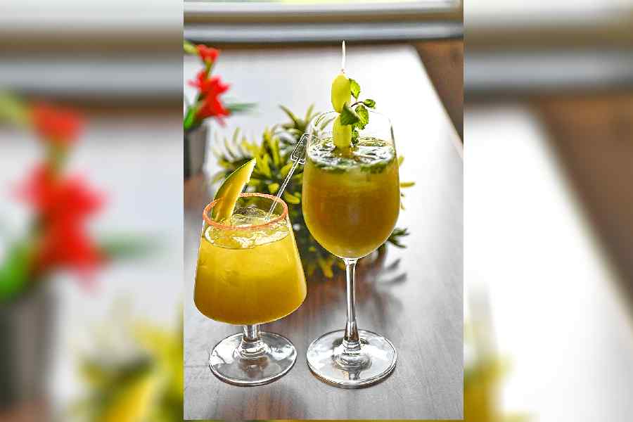 The new menu includes some refreshing mocktails made with seasonal fruits like mango and grapes. (Left) Moti Mahal’s special Aam Panna is made with raw mango and selected spices and served in a red chilli powder-rimmed glass. A perfect sweet and spicy drink for summer! Rs 199 The Mint Grape Cooler (right) is a digestionfriendly drink made by muddling green grapes with mint leaves. Rs 199