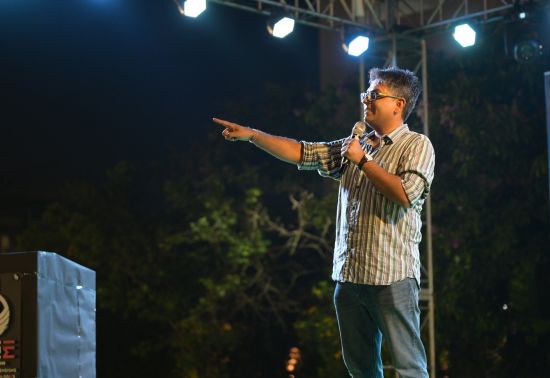 Mr. Abijit Ganguly fanning the humour-air with his show at EDGE Nights
