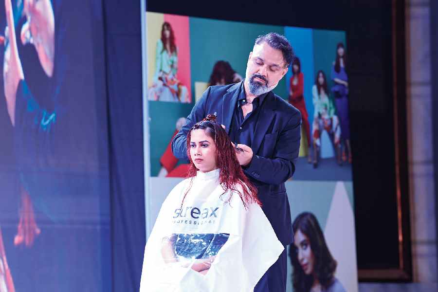 Vipul Chudasama, celebrity hairstylist said: “As hairstylists, we are always on the lookout for fashion-forward collections that can challenge our creativity and innovation in cut, colour and style. Streax Professional has yet again nailed it with the launch of ‘Mercurial’, a perfect new-age collection for trendy consumers today. The added advantage of the collection is its versatility and effervescence that works wonders on all hair types.”
