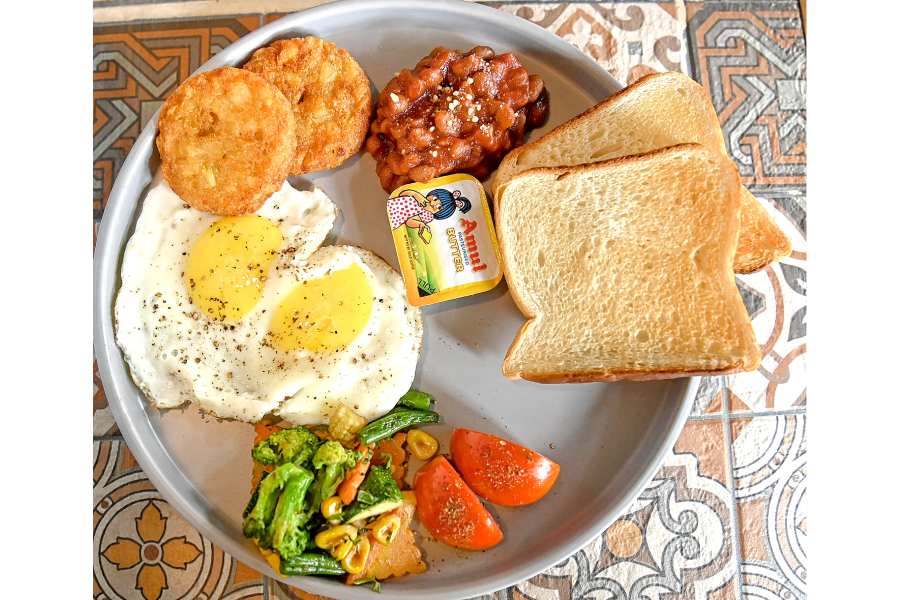 Breakfast Platter is a soulful and filling English breakfast dish that comprises grilled tomato, fried potatoes, veggies, poached eggs, slices of bread and baked beans. Kickstart your mornings with the Breakfast Platter at Rs 350.