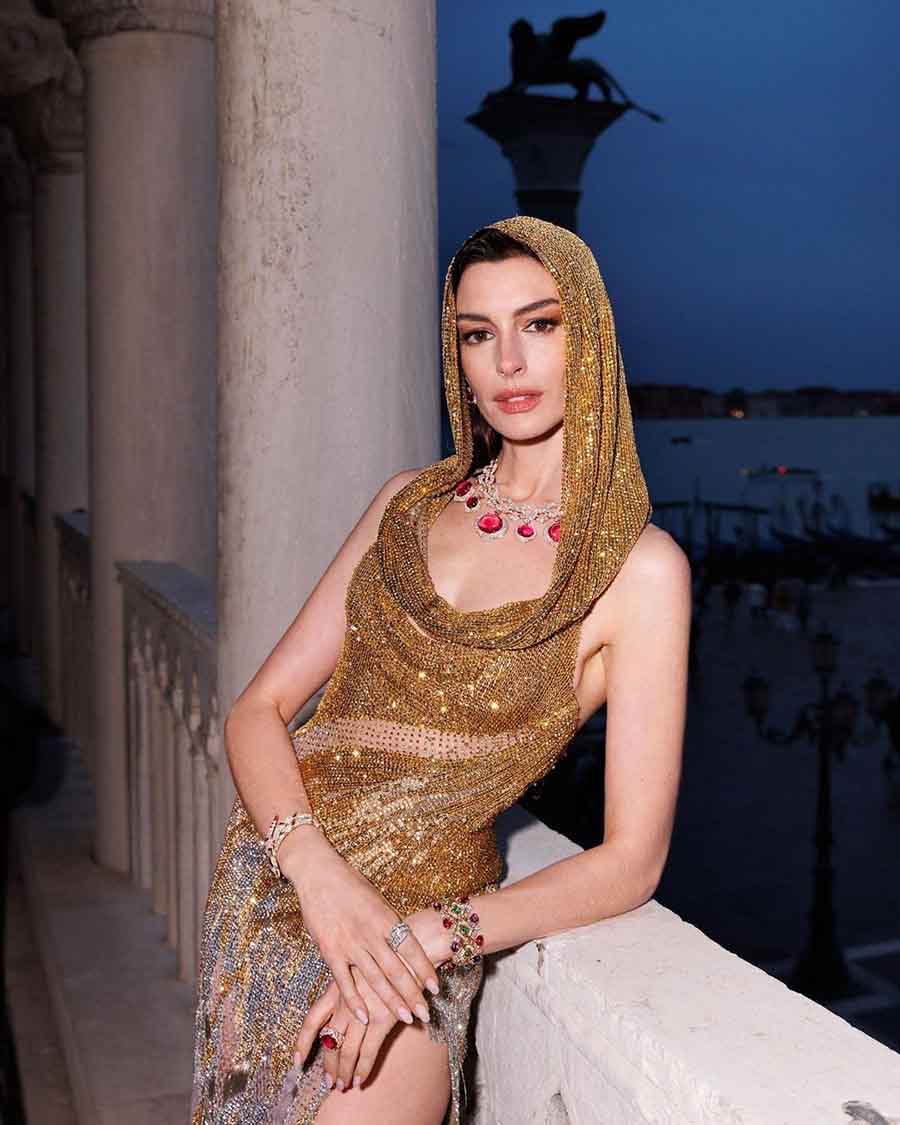 Anne’s Bulgari necklace featured red jewels and diamonds, which she paired with matching bracelets.