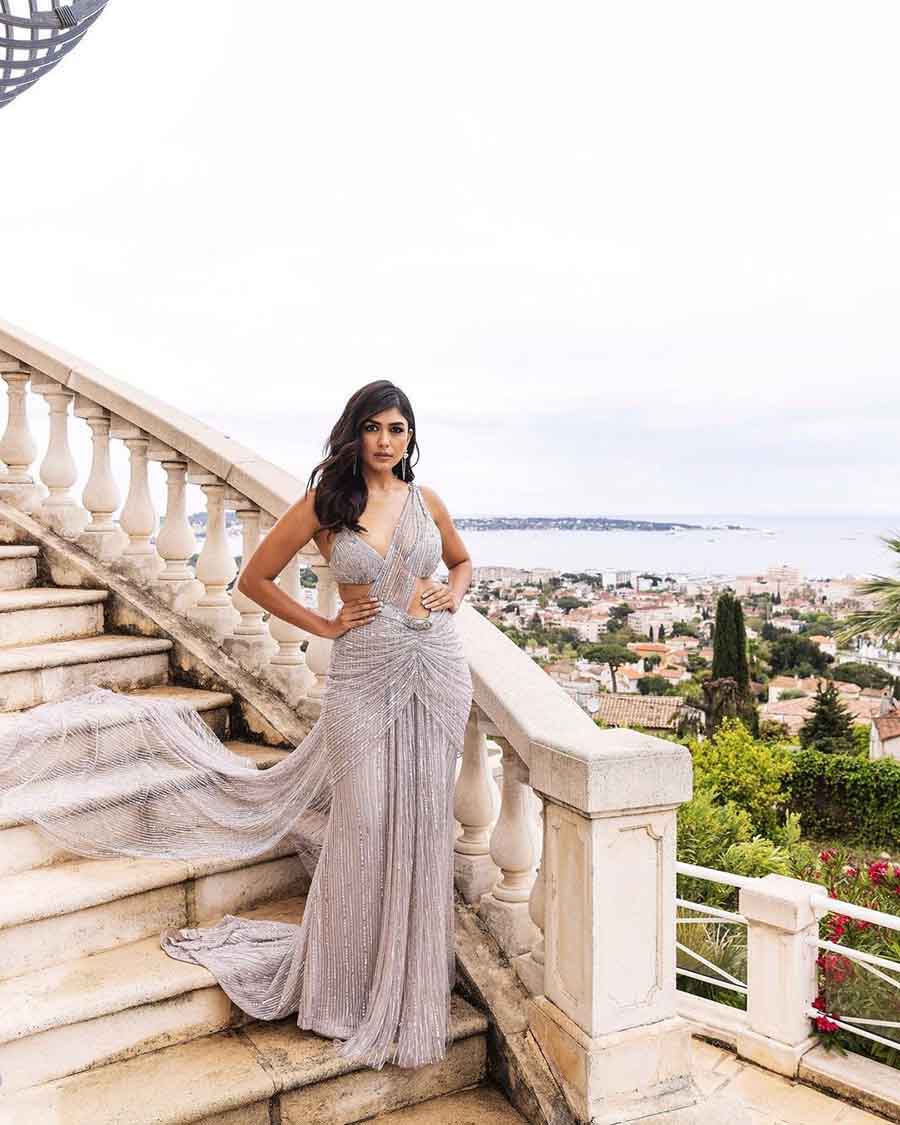Mrunal Thakur made her Cannes debut in an ivory embellished Falguni Shane Peacock sari with a matching blouse and silver jewellery. 