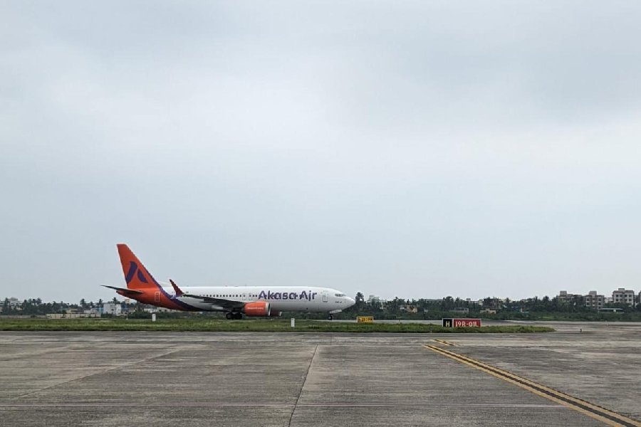 The Akasa Air inaugural flight from Bangalore lands in Kolkata on Thursday afternoon