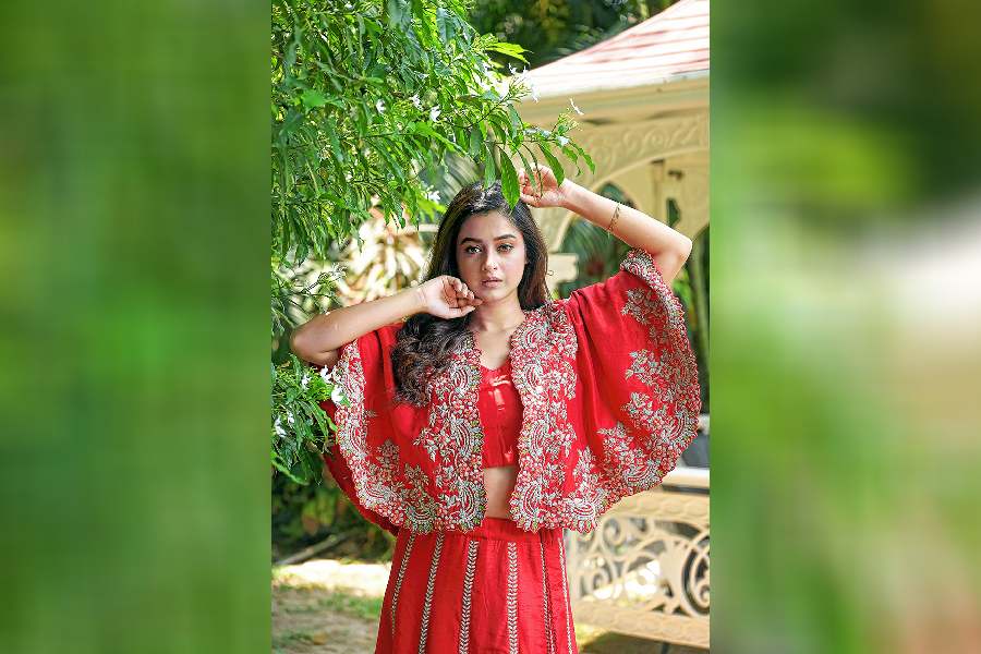 The wedding quintessential, the vermilion red outfit is a contemporarily styled ethnic wear piece, enhanced with rich zardozi work. 