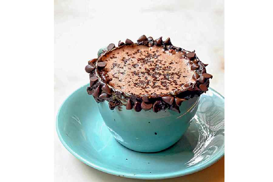 Keto Hot Chocolate: The ideal evening pick-me-up is this rich and dense hot chocolate laced with choco chips on the rim for some extra chocolatey goodness