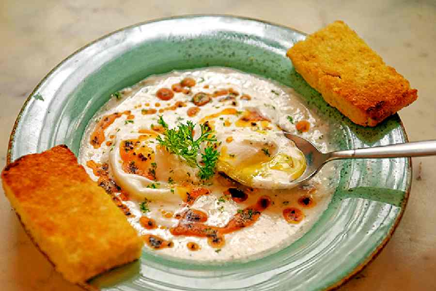 Turkish Poached Eggs: A breakfast special from the Middle East, this has poached eggs with yoghurt and caramelised onions. This too has two slices of almond bread.
