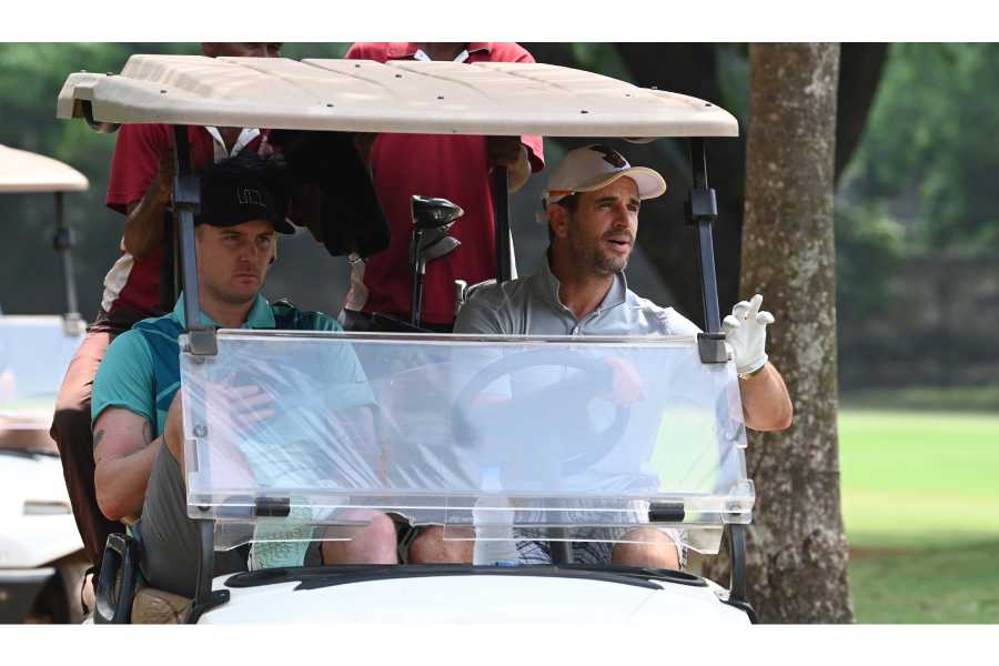 Ryan ten Doeschate, former Knight and now fielding coach, with Jason Roy. “I am having a stinker, but it is nice to spend some time with the boys,” he said