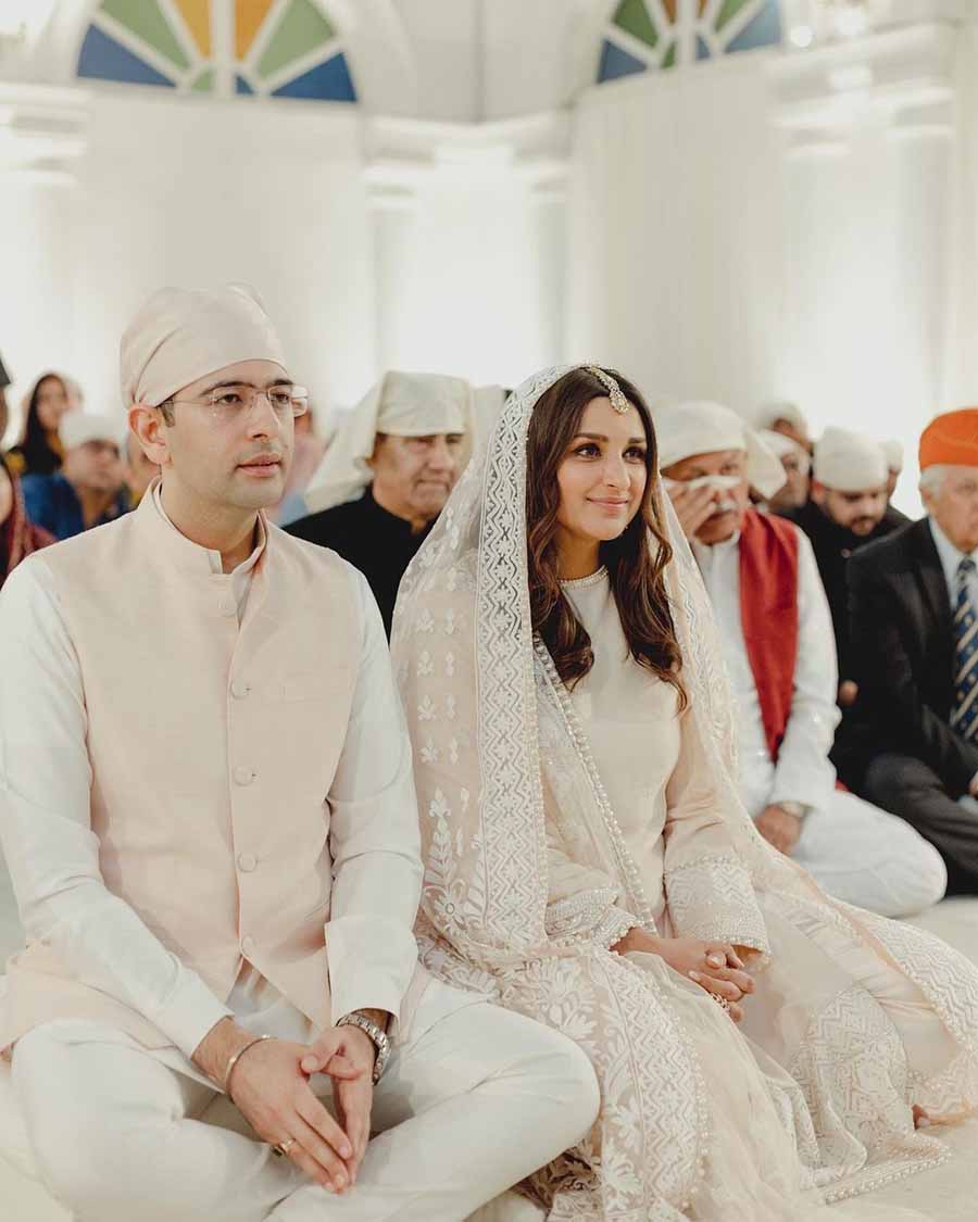 Raghav wore a kurta, while Parineeti opted for an anarkali with a lace dupatta over her head. The camera also caught the bride’s father getting teary-eyed in the background.