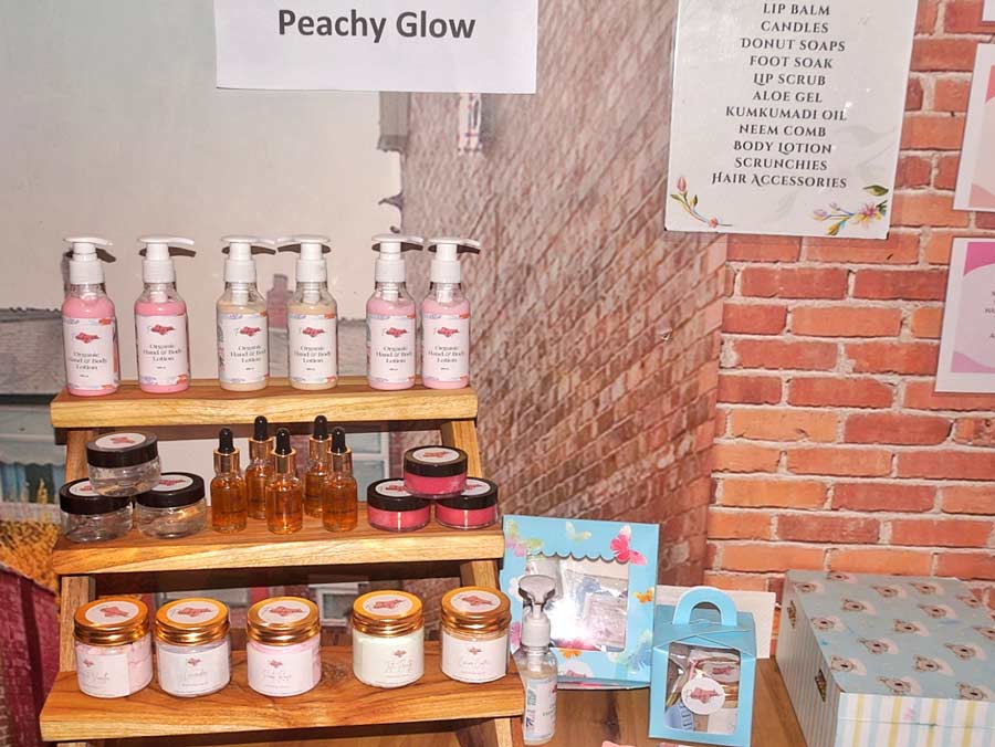 Peachy Glow by Pragya, presented a range of organic and handmade skin-care products that guaranteed a glowy, well-nourished skin, along with eye-catching cosmetic accessories