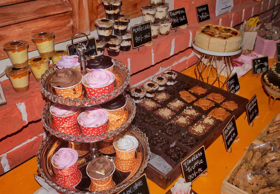 Akansha Agarwal, founder of The Better Batter Bakery, displayed a scrumptious spread of cakes and hampers of other bakery items at pocket-friendly prices