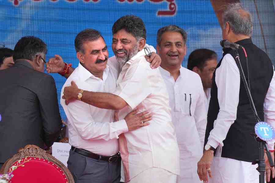 Newly-elected Karnataka deputy Chief Minister D K Shivakumar shares a light-hearted moment with Himachal Pradesh Chief Minister Sukhvinder Singh Sukhu