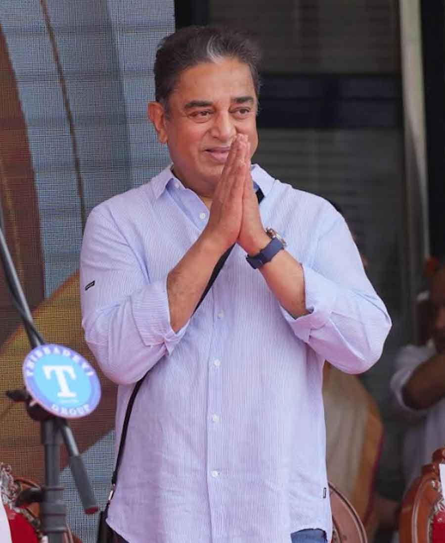 Actor and politician Kamal Haasan during the swearing-in ceremony of Congress government, at Kanteerava Stadium in Bangalore