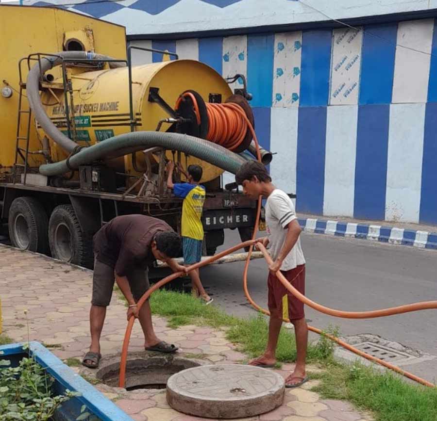 The jetting-cum-suction machine was pressed into service on Saturday to clear the gully-pit & chockage in sewer network for smooth flow of waste water  