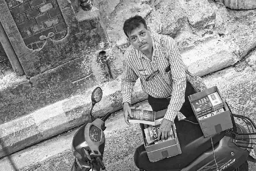 Personal Histories | Meet Tarun Kumar Shaw, the itinerant bookman of ...