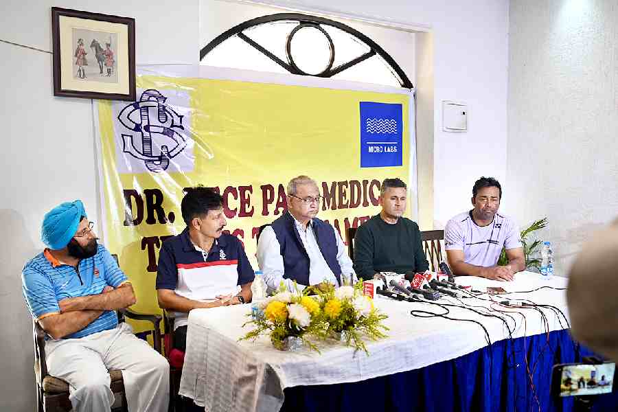 (L-R) Tejbir Singh Bhandari, Dr Manoj Khanna, Dr Vece Paes, India Davis Cup coach Zeeshan Ali and Leander Paes at a press meet for Dr. Vece Paes Medicos Tennis Cup 2023, at The Saturday Club 