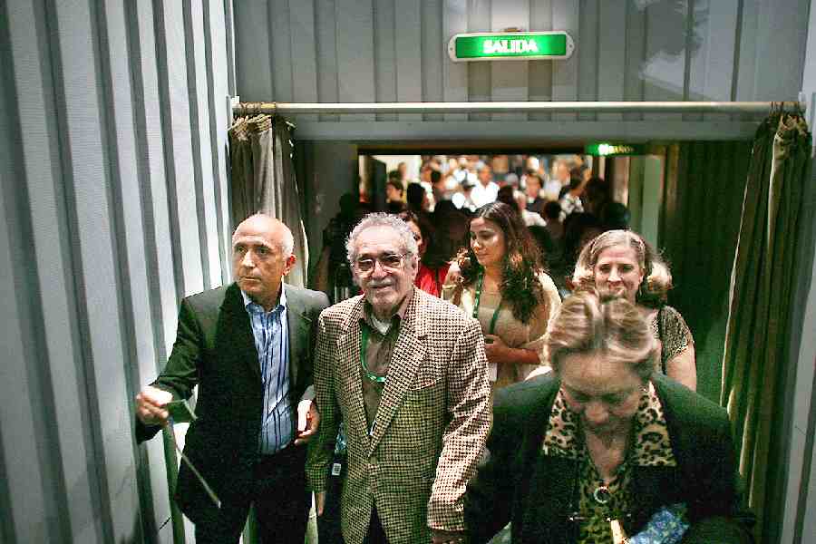 Marquez (C) arrives for the 28th New Latin American Cinema Festival at the Karl Marx theatre on December 5, 2006, in Havana, Cuba, even as his friend, President Fidel Castro, temporarily transferred his powers as president to his younger brother Raul Castro, the defense minister, due to his failing health. Picture: Getty Images