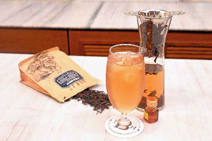 Cold Brew Tea at The Bhawanipur House: This Dorje variety sourced from Darjeeling is a speciality-roasted one made using a special proprietary method for Dorje only. This 12-16- hour pre-brewed tea is served over ice with a garnishing of lemon slices and tonic water. Brisk in taste, it has notes of oak and subtle sweetness from the caramelisation of tea due to the long brewing time. If not for the classic tea lover, it is worth a try as an edgy summer variety
