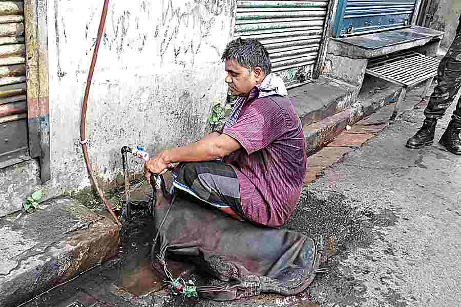 A bhistiwala refills his leather pouch