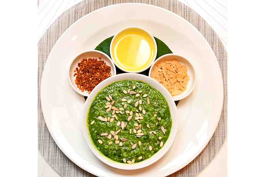 Hariyali Khichdi: The easy-to-eat homely dish gets a green makeover with edamame and spinach. Both these veggies add a nuttiness and some good crunch to the dish. The condiments such as chura papad and ghee further elevate the experience. 