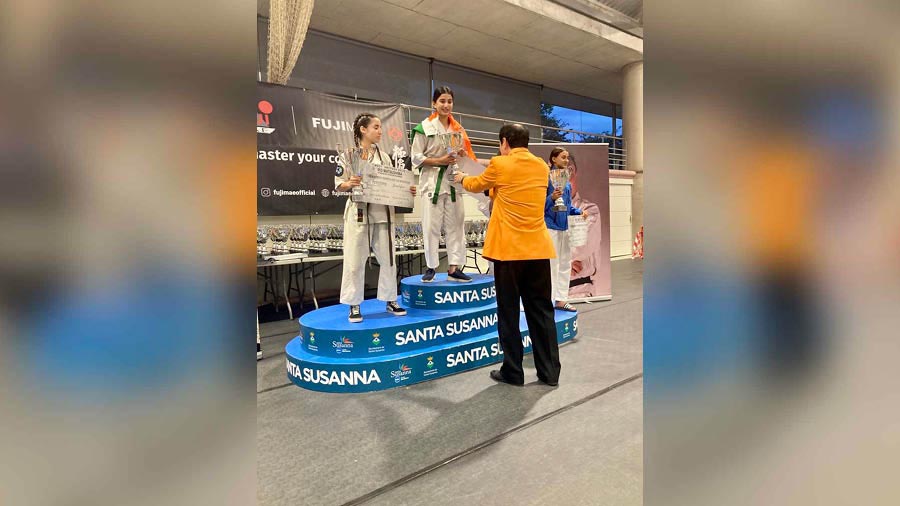 Rishika receives the trophy at the 11th European Open Championship of Karate Kyokushinkai in Spain