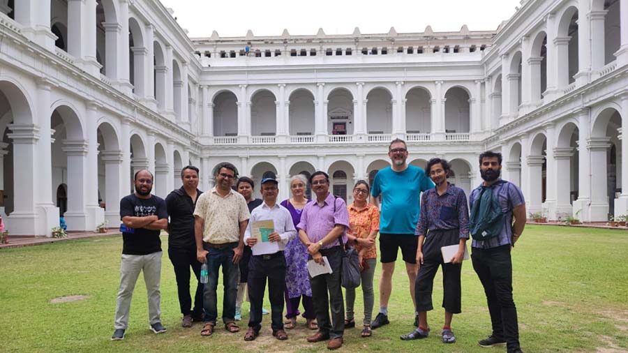 Members of walking tours standing on the lawns of the Indian Museum