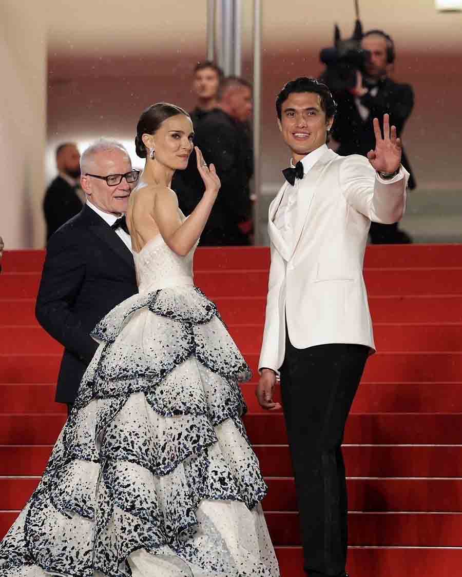 Natalie Portman shone in a recreation of the 1949 Christian Dior Junon dress from the designer’s 1949-1950 fall-winter collection. 